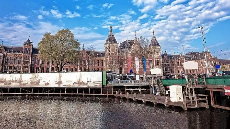荷兰留学一年费用多少人民币